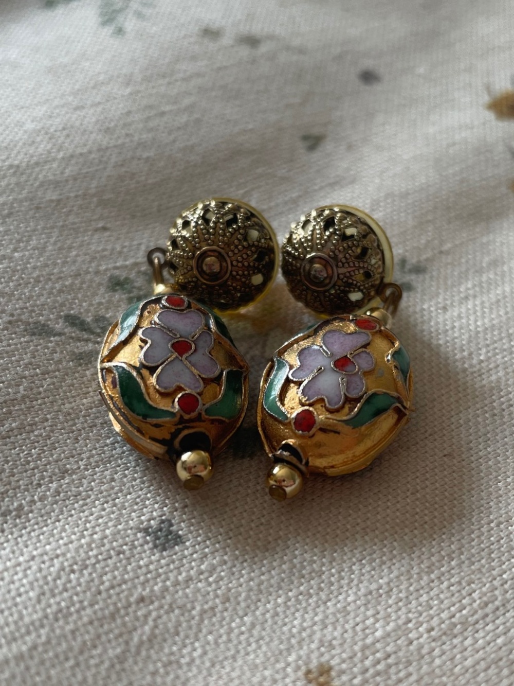 EUC Vintage Chinese Cloisonné Enamel Drop Earrings in Gilded Brass Oval Beads